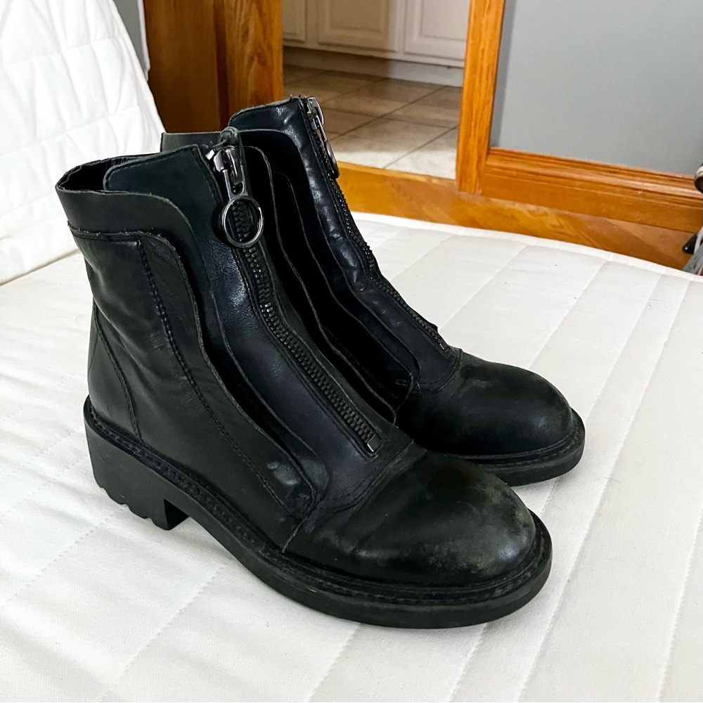 Black Leather Boots (circa 1990’s) cool front zippers EU 38 7-7.5 Women’s